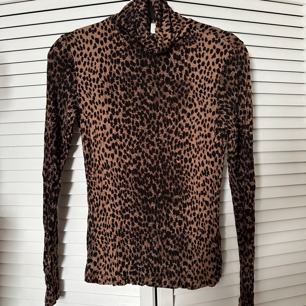 Leopard turtleneck
